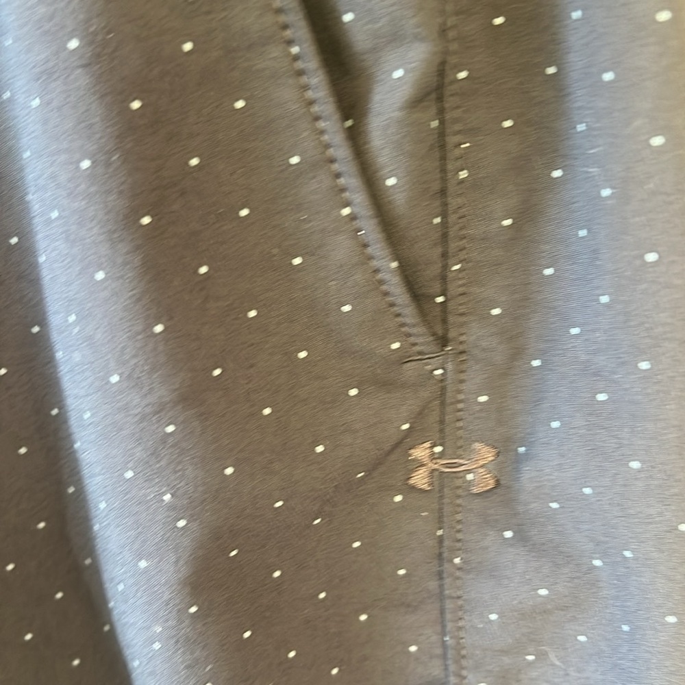 Under Armour HeatGear 36 Loose Fit FlatFront Black Mini Polkadot 10” Golf Shorts - Picture 4 of 9
